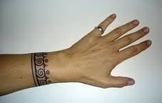 Nous réalisons le dessin de votre choix, selon vos envies, rapidement. Tatouage Bracelet