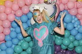 Jojo siwa is a youtube sensation, pop star, dancer, entrepreneur, social media influencer and the new york times. Jojo Siwa Finally Meets Her Idol Miley Cyrus Tigerbeat