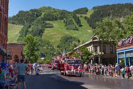 Sitting at the base of the 14,000 foot peaks of the maroon bells, crater lake dries up towards the end of the summer, but we lucked out with a relaxing picnic lunch and plenty of stone. Summer Fun And July 4 In The Mountains Taking The Kids