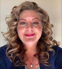 ARE YOU LOOKING FOR AN EXPERIENCED HAIRDRESSER? COLOR •CUTTING •SPECIALIST  Hi Everybody My Name Is Suzanne Whitt, I am offering %20 off of a first  time appointment with me for color and