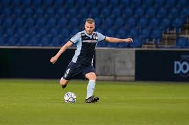 En plus de ces grosses différences de revenus, beaucoup de les joueurs de l1 et de l2 ayant subi des pressions en matière de transfert sont moitié moins quant aux approches des truqueurs, elles sont rarissimes en france : Football Ligue 2 Au Hac C Est La Grande Lessive