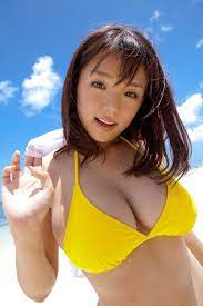 Ai Shinozaki yellow bikini | PeakD