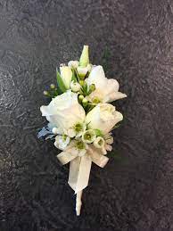 Traditionally it is the men who wear buttonholes on the left lapel of their suits. Wedding Lapel Arrangement Mother Of Bride Corsage Wedding Mother Of The Bride