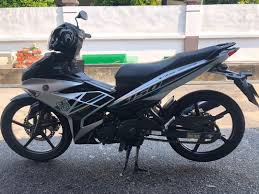 Penantian kini berakhir kerana hong leong yamaha motor (hlym) baharu sahaja mengumumkan harga jualan 'kapcai idaman malaysia' yamaha y15zr v2 yang membuat penampilan awal di melaka bulan lalu. Y15zr Coverset Silver Robot Ysuku Ori Moto V1 Motorbikes On Carousell