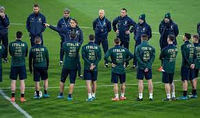 Brezilya'nın ev sahipliği yapacağı 2014 dünya kupası finallerinde mücadele edecek i̇talya milli takımı aday kadrosu açıklandı. Italya Nin Euro 2020 Kadrosu Aciklandi