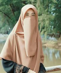 (tiktok) wanita bercadar bernama christin natalia ini memilih berbeda agama dengan ayahnya yang pendeta karena mimpi. Hijab