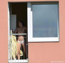 Nachbarin nackt am Fenster - Zeige deine Sex Bilder