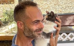 Andrea Cossu e il Rifugio Valentina, casa dei mici abbandonati: «Era  un'ancora di salvezza per me»