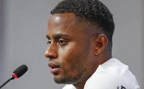 António Oliveira mostra insatisfação sobre Diego Palacios no Corinthians:  “sentir falta de quem cá está”