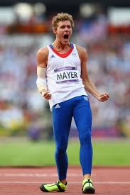 Kevin mayer est en tête du décathlon lors de la 1 re journée des championnats du monde juniors à moncton, en réalisant trois nouveaux records personnels (au 100 m, à la longueur et sur 400 m).le deuxième jour, il bat notamment son record au 110 m haies en 14 s 21 et à la perche en 4,70 m.il remporte finalement la médaille d'or avec 7 928 points 7, malgré une relative contre. Ricky Strauss Kathleen Kennedy Kevin Mayer Agnes Chu Kevin Mayer Photos Zimbio