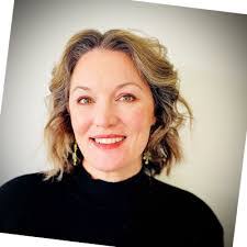 Candice Ellis's Instagram, Twitter & Facebook