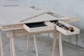 Mit Hipdesk Hat Die Franzosische Designerin Camille Prigent Die Versteckte Schublade Wieder Belebt Schubkast Sperrholz Design Hausmobel Mobel Zum Selbermachen