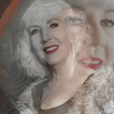 Achtung, Spoiler! In der neuen Folge von "Der Promihof" geht es bei Emma  Fernlund und Tim Kühnel heiß her