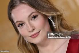 881 Hannah Dodd Photos & High Res Pictures