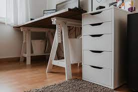Kombiniere deinen schreibtisch individuell nach deinem geschmack. Design Homeoffice Mit Tischbock Schreibtisch Und Industrie Lampen