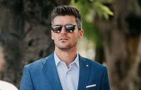 Seperti diketahui, ikke nurjanah melepas status jandanya tahun 2021. 7 Model Rambut Pendek Pria Yang Cocok Untuk Pria Profesional Gatsby Indonesia