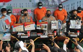 Arteri yos sudarso, semarang kode pos 50144. Polisi Berhasil Tangkap Petugas Bea Cukai Gadungan Bisnis Com