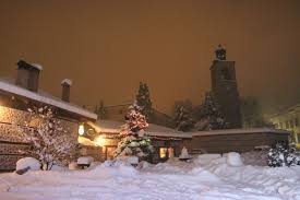 Bucate traditionale, pomana porcului, plimbari cu sania trasa de cai , muzica live si daruri de la mos craciun. Craciun Bulgaria 2021 Oferte Si Vacante Craciun Bulgaria Directbooking Ro