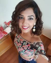 Desi gurrllll in pink city 🎤👌 outfit @aneeshagarwaalofficial jewellery  @curiocottagejewelry styled by @saachivj