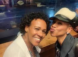 Estão na disputa arthur, gilberto e karol conká. Mae De Karol Conka Do Bbb21 Especula Quem A Filha Indicara Ao Paredao Como Em Todo Jogo Ha Surpresas Fora Da Casa Gshow