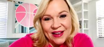 Holly Rowe to miss CFP, tests positive for COVID as ESPN's megacast returns  for Alabama-Ohio State