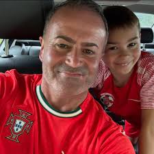 Barstool Sports' Dave Portnoy, hits up Fellini's pizza