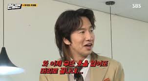 '런닝맨' 측은 27일 멤버들과 제작진은 이광수 씨와 프로그램 하차 관련해 꾸준한 논의를 진행해왔고 이광수 씨의 하차 의사를 존중하기로 했다고 밝혔다. ëŸ°ë‹ë§¨ 11ë…„ì°¨ ì›ë…„ë©¤ë²„ ì´ê´'ìˆ˜ ëŸ°ë‹ë§¨ í•˜ì°¨