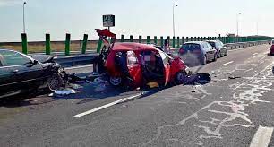 Numărul accidentelor rutiere a scăzut, în românia, cu 72%, în ultima săptămână, după ce au fost impuse restricții în trafic odată cu starea de urgență. Foto Accident Grav Cu È™ase MaÈ™ini Pe A2 La Valul Lui Traian Patru Persoane RÄƒnite ConstanÈ›a De Azi