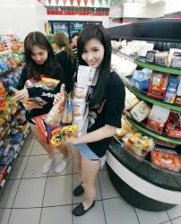 K Pop Girl Group Twice Raids Convenience Store In La For Delicious American Snacks And Sweets Koreaboo Twice Kpop Nayeon Twice