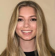 Molly Beard's Instagram, Twitter & Facebook