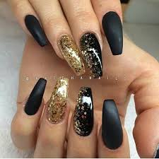 Matte Black Acrylic Nail Ideas Pin By Ms Victoria Cintron On Unas Gold Acrylic Nails Gold Nails Black Gold Nails