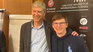 Последние твиты от andrey arshavin (@andrarshavin23). Meeting Old Acquaintances Arshavin Crossed With Wenger In Paris The Global Domain News