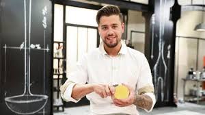 On était super copains et avant la finale, on s'était dit qu'on ne voulait pas qu'il y en ait un qui ait tout, et l'autre rien (.) c'était une évidence, tout de. Top Chef 2019 Que Devient Florian Depuis La Fin Du Tournage Soirmag