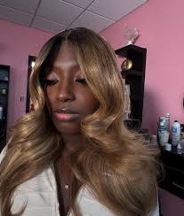 I just love a perfectly blended ombre. I used hair from @vergeextensions to  achieve this color. If you would like to learn how I create blends, from  now till the 1st of