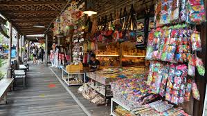Thailand merupakan salah satu secara umum, thailand dibagi kepada 76 provinsi yang dikelompokkan ke dalam 5 kelompok provinsi. Pattaya Floating Market Tour