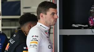 Verstappen spint bij de start • Leclerc pakt de leiding in Miami