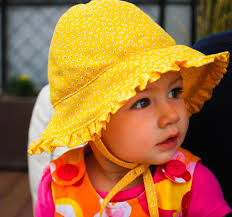 Free baby bonnet pattern: Baby sun hat sewing pattern with ruffles and ties 