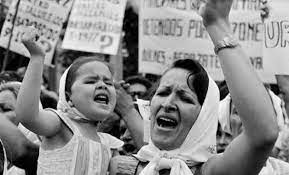 También reconstruyen cuándo empezó realmente el 24 de marzo de 1976, una fecha que representa el aporte argentino a la historia universal de la infamia. A 44 Anos Del Golpe Materiales Online Para Trabajar El 24 De Marzo Anred