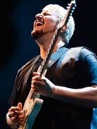 In questo lavoro daniele mette un po' da parte il blues e produce una perfetta commistione delle piu' disparate influenze: Panoram Italia Pino Daniele Legendary Italian Musician Comes To Toronto Italian Entertainment And More Musician Best Music Artists Singer