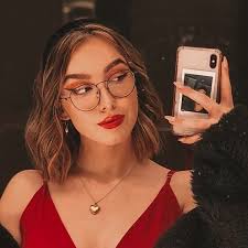 Ana Moutinho 👋🏼 (@menesesmoutinho)