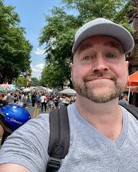 Simon Graves's Instagram, Twitter & Facebook