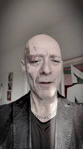 Jimmy afslører, at vi udgiver første single fra vores kommende album den  25. april. Singlen hedder "Back In Therapy"., Du kan høre en bid i videoen.  Vi glæder os til at få den på gaden🤩, Like, del og ...