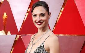 These are just some of the names that pop to mind when you think about famous female journalists, news anchors, and show hosts. Most Beautiful Women In The World Without Makeup See Who Made It In The List Glamour Fame