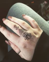 Finger Tattoo Henna Pretty Pattern Tattoosforwomen Girlswithtattoos Pandora Ring In 2020 Henna Tattoo Hand Simple Hand Tattoos Flower Finger Tattoos