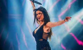 Paola started singing at 14 after the proposal of the owner of the shop and the approval of her parents. H Korh Ths Paola Megalwse Kai Pozarei Me Kayto Mpikini Pics To10 Gr