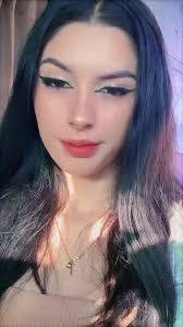 Amber Cluff's Instagram, Twitter & Facebook