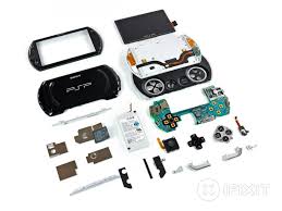 En esta foto puedes ver el reloj de la psp go, . Psp Go Teardown Ifixit