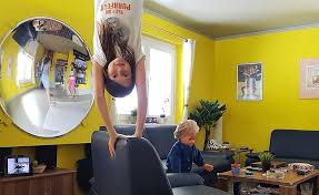 In vielen unterkünften oder wohnungen sind leihräder vorhanden. Das Verruckte Haus Oder Die Welt Steht Kopf Outdoorkid