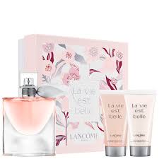 Base notes are praline, vanilla, patchouli. Lancome La Vie Est Belle Eau De Parfum Spray 50ml Geschenkset Geschenke Sets