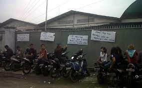 As a means of transportation of raw materials, as well as. Buruh Pabrik Tisu Unjuk Rasa Minta Pimpinan Perusahaan Mundur Tribunnews Com Mobile